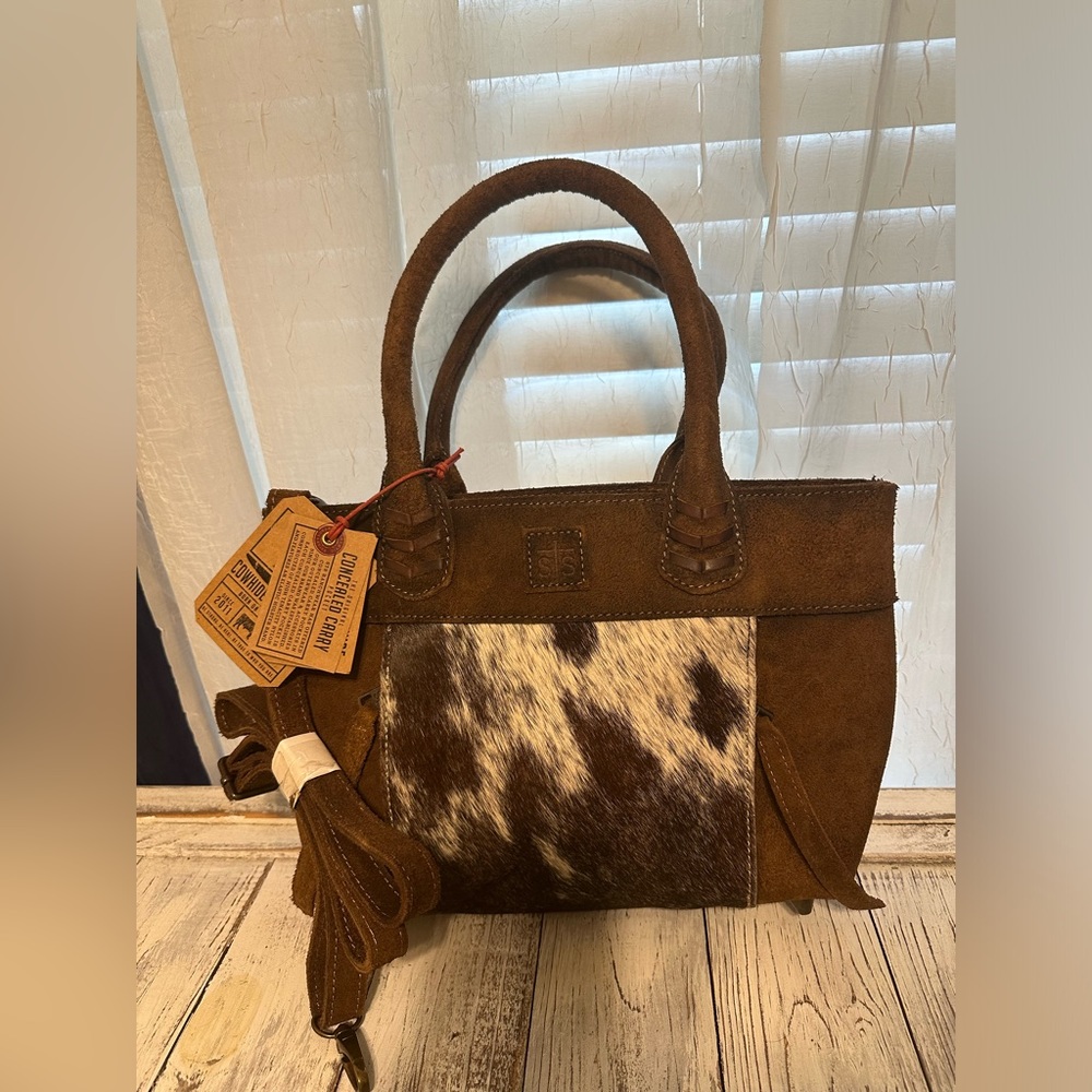 STS Ranchwear leather and cowhide conceal carry purse. Crossbody strap included